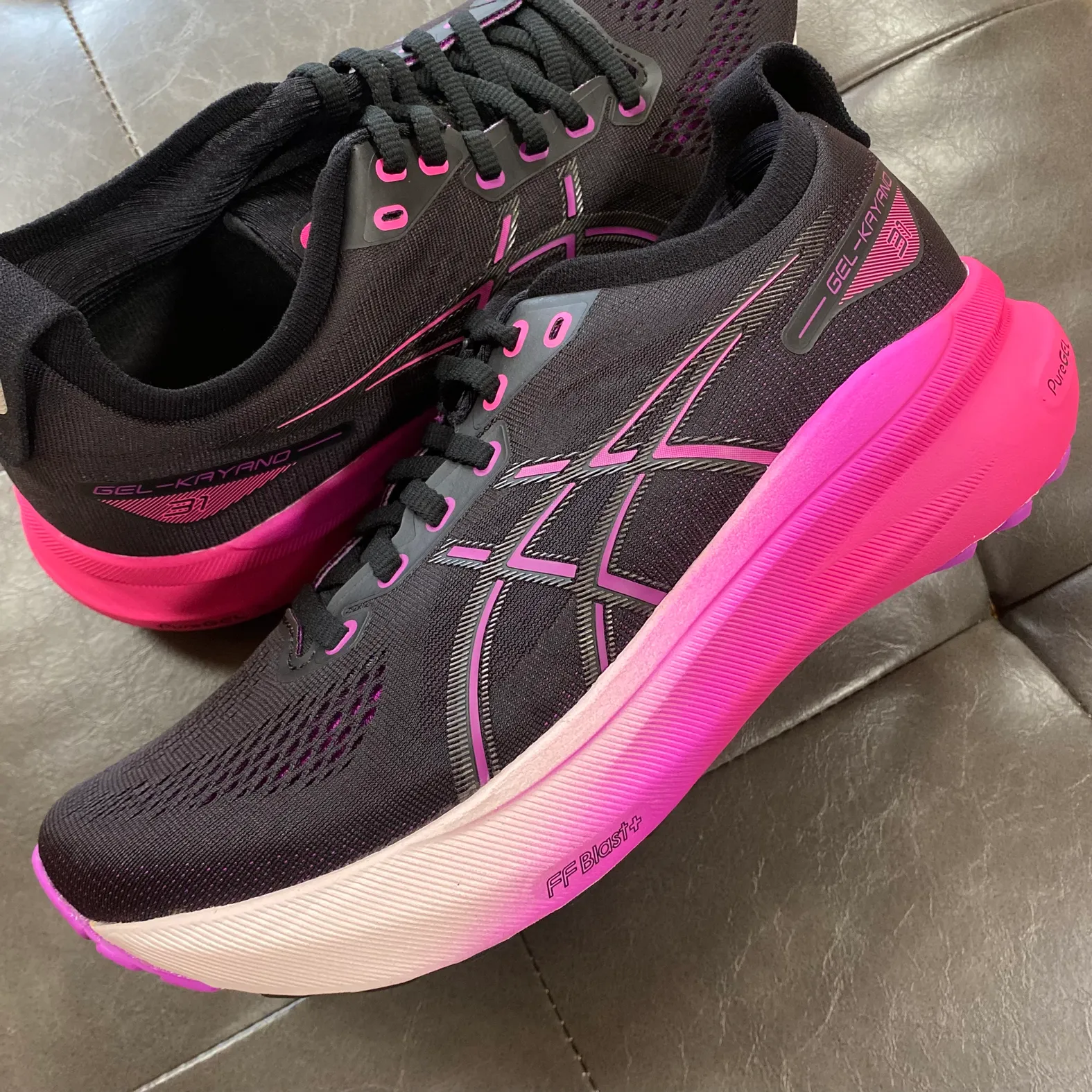ASICS GEL-KAYANO 31 ブラック レディース　NARROW Amazon.com | ASICS Women's Gel-Kayano 31 Running Shoes, 6.5